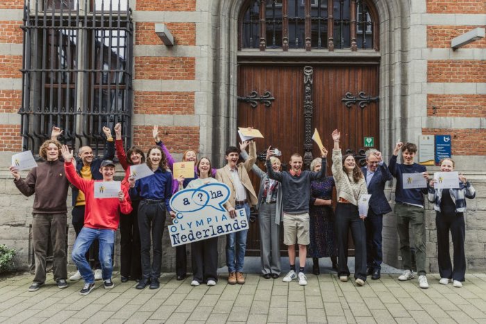 Foto van de finalisten van de Olympiade Nederlands 2023-2024