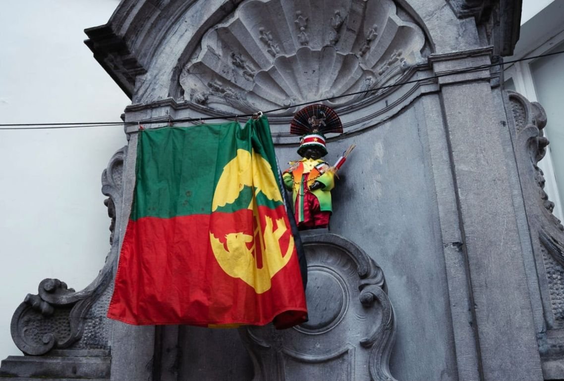Manneken Pis in Surinaams tenue