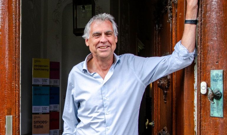 Foto van Sjef Barbiers in deuropening